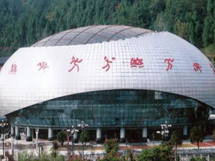 东方体育中心球形网架加工安装